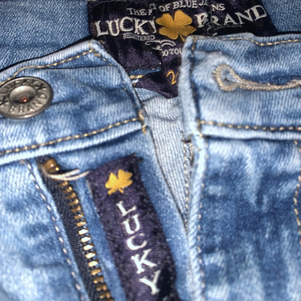 Lucky brand jeans!Have a little bit of wear but still worth wearing there cute!!